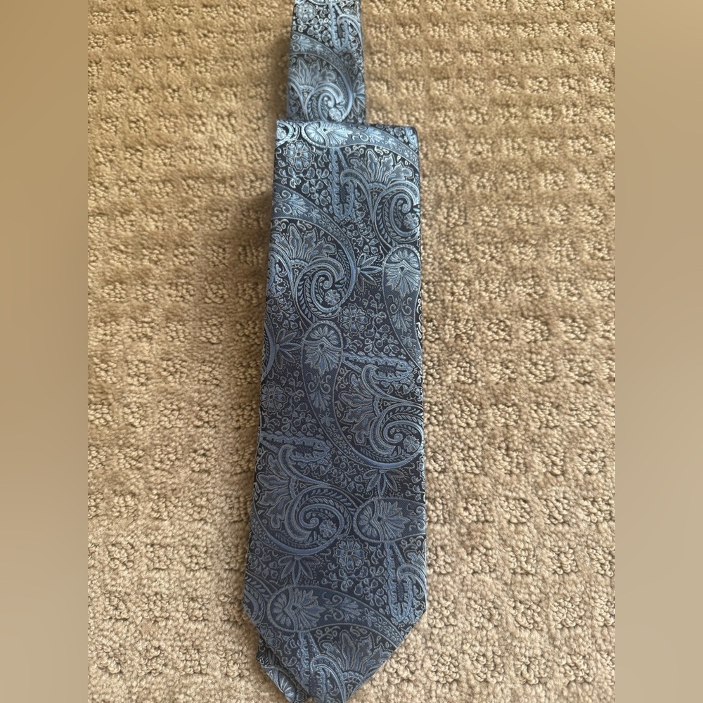 Bergamo New York Tie Blue Paisley Pattern - Picture 3 of 4